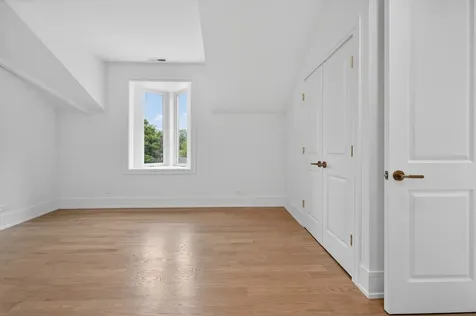 9609 Reding Circle Des Plaines IL 60016