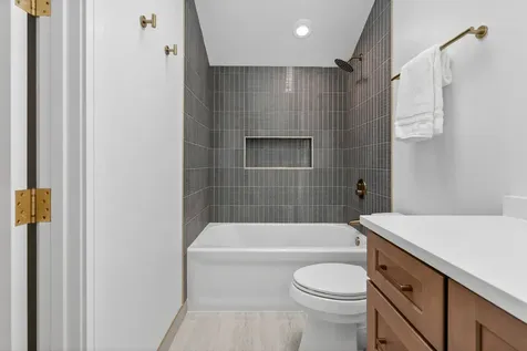 9609 Reding Circle Des Plaines IL 60016