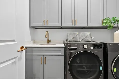 9609 Reding Circle Des Plaines IL 60016
