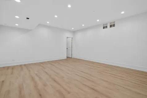 9609 Reding Circle Des Plaines IL 60016