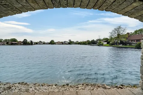 9609 Reding Circle Des Plaines IL 60016
