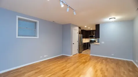 1423 West Melrose Street Chicago IL 60657