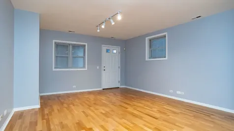 1423 West Melrose Street Chicago IL 60657