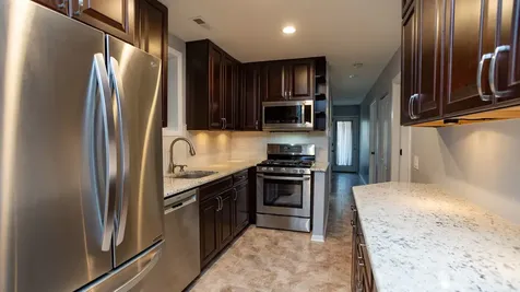 1423 West Melrose Street Chicago IL 60657