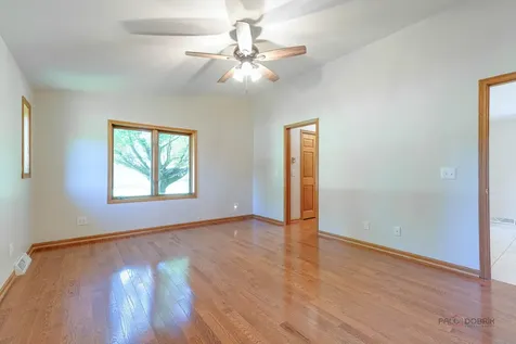1516 West Reiche Lane Mchenry IL 60051