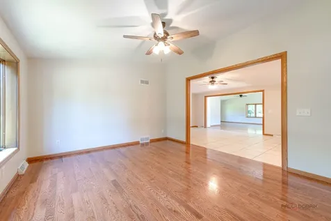 1516 West Reiche Lane Mchenry IL 60051