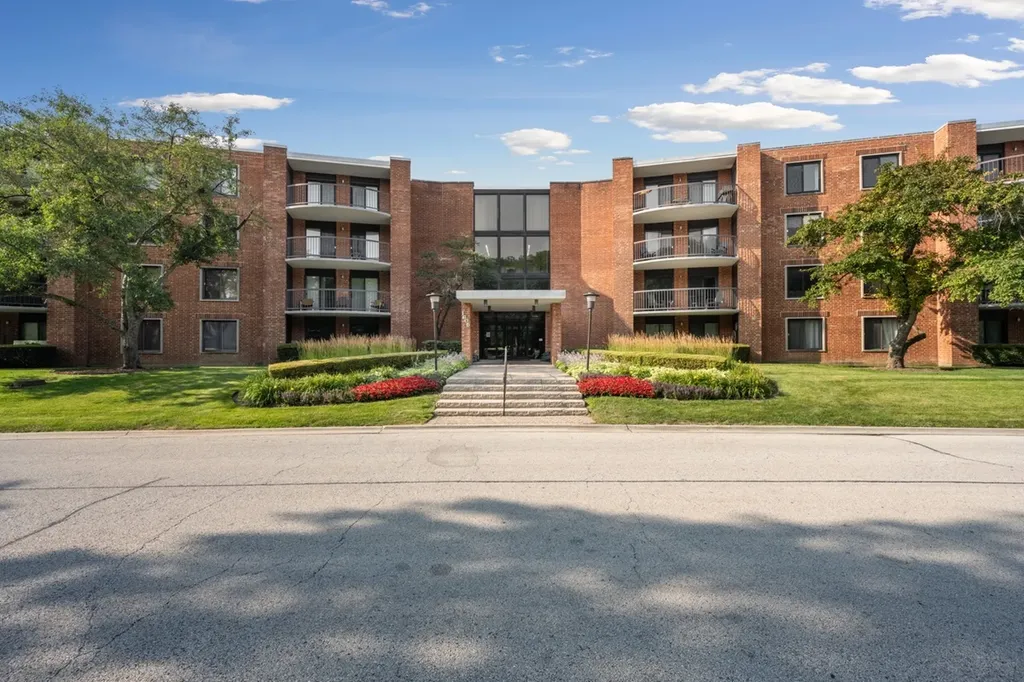 1605 East Central Road Arlington Heights IL 60005