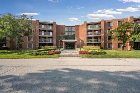 1605 East Central Road Arlington Heights IL 60005