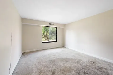 1605 East Central Road Arlington Heights IL 60005
