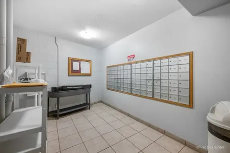 1605 East Central Road Arlington Heights IL 60005
