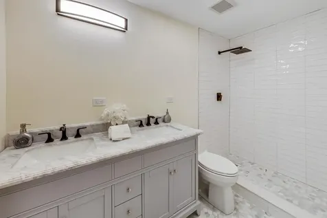 1644 North Troy Street Chicago IL 60647