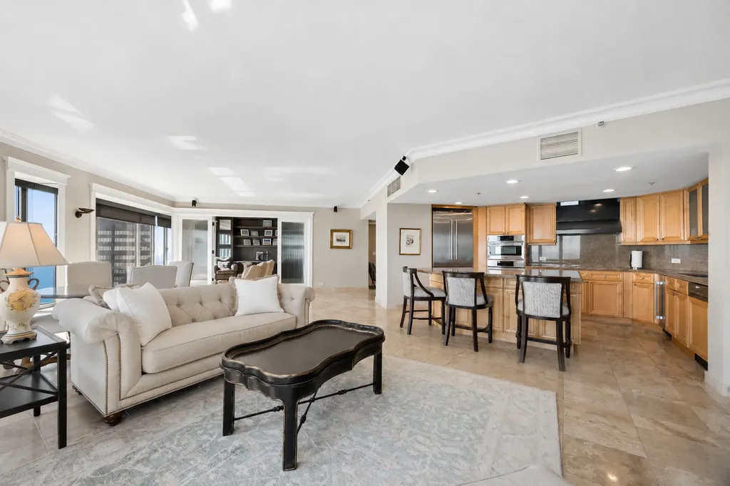 950 North Michigan Avenue Chicago IL 60611