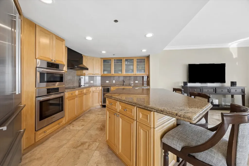 950 North Michigan Avenue Chicago IL 60611