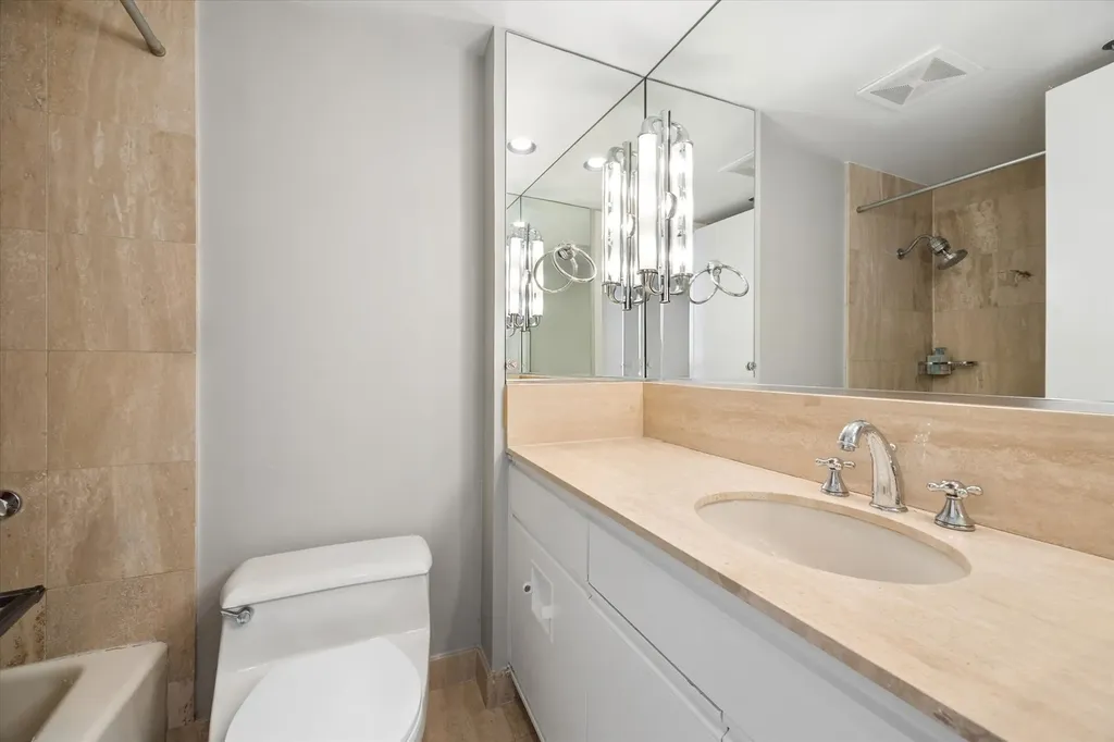 950 North Michigan Avenue Chicago IL 60611