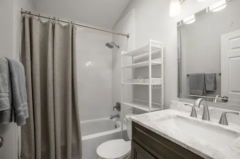 401 Le Parc Circle Buffalo Grove IL 60089