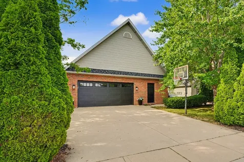 402 North Beringer Circle Urbana IL 61802