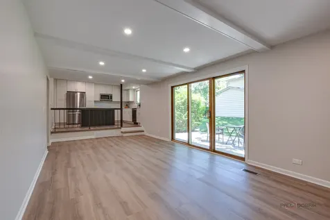 1030 Lilac Court Libertyville IL 60048