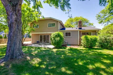 1030 Lilac Court Libertyville IL 60048