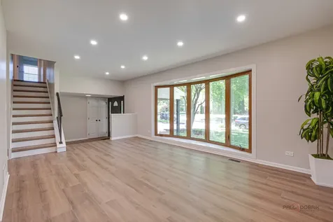1030 Lilac Court Libertyville IL 60048