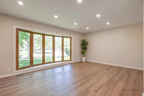 1030 Lilac Court Libertyville IL 60048