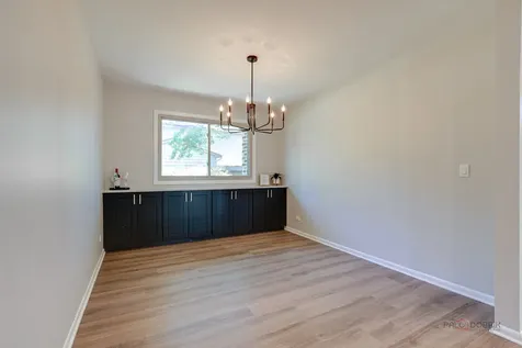 1030 Lilac Court Libertyville IL 60048