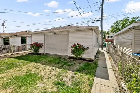 7704 Mcvicker Avenue Burbank IL 60459