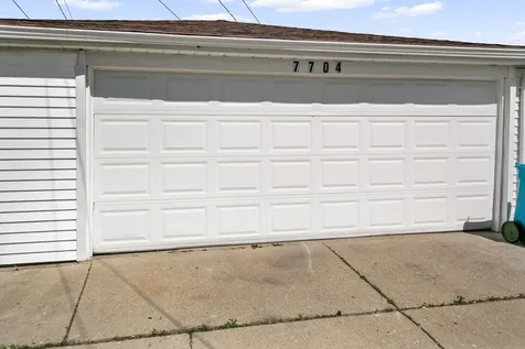 7704 Mcvicker Avenue Burbank IL 60459