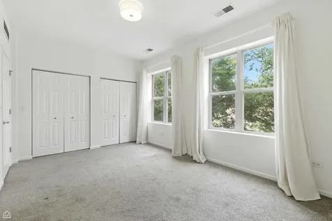 346 East 25th Place Chicago IL 60616