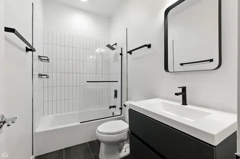 346 East 25th Place Chicago IL 60616