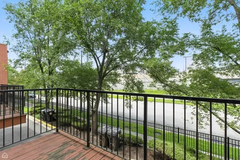 346 East 25th Place Chicago IL 60616
