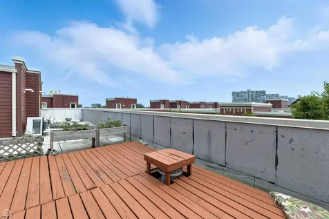 346 East 25th Place Chicago IL 60616