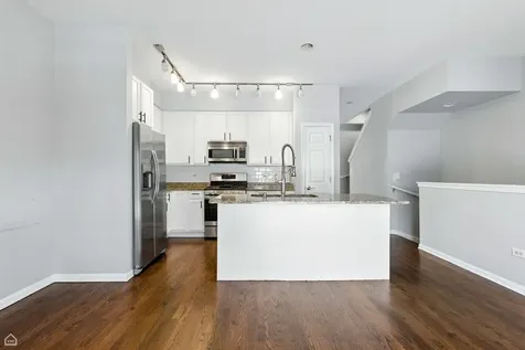 346 East 25th Place Chicago IL 60616