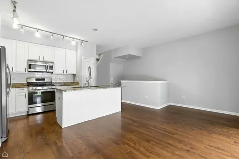 346 East 25th Place Chicago IL 60616