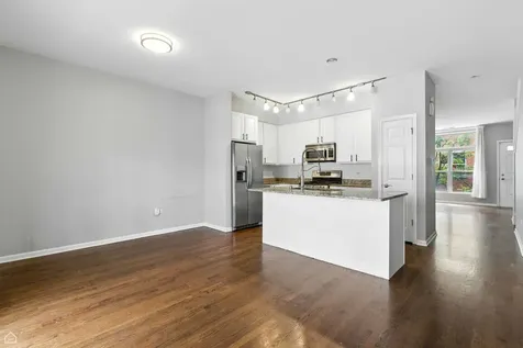 346 East 25th Place Chicago IL 60616