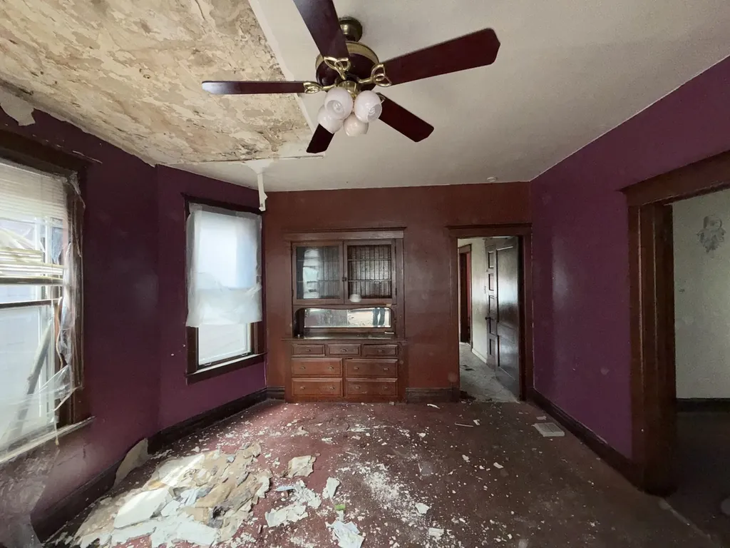 10606 South Avenue G Chicago IL 60617