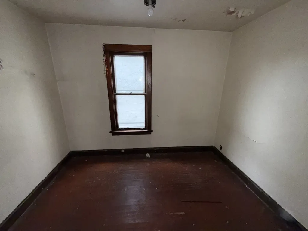 10606 South Avenue G Chicago IL 60617