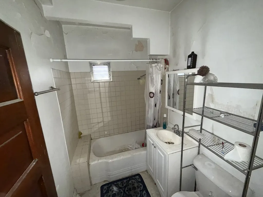 10606 South Avenue G Chicago IL 60617