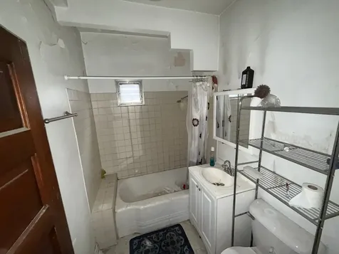 10606 South Avenue G Chicago IL 60617