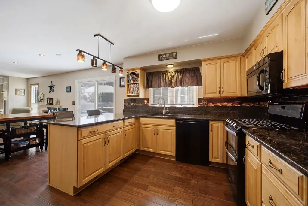 702 Hickory Lane Carol Stream IL 60188