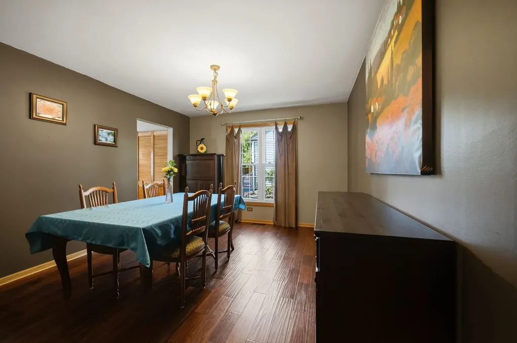 702 Hickory Lane Carol Stream IL 60188