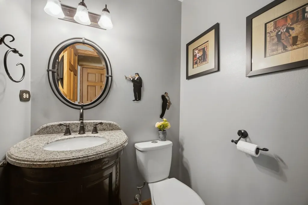 702 Hickory Lane Carol Stream IL 60188