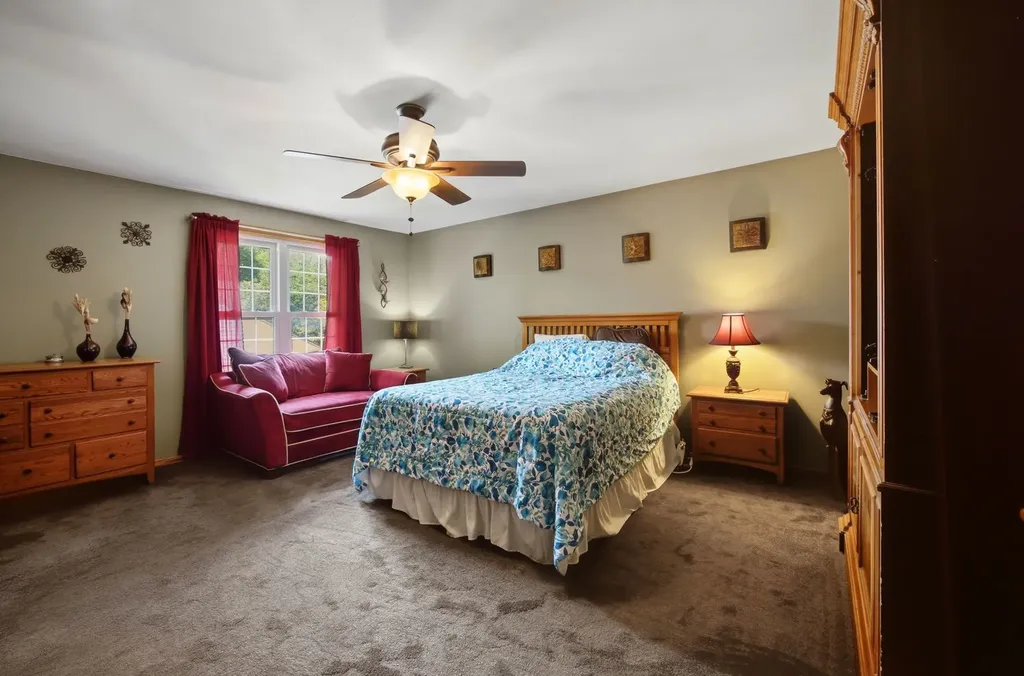 702 Hickory Lane Carol Stream IL 60188