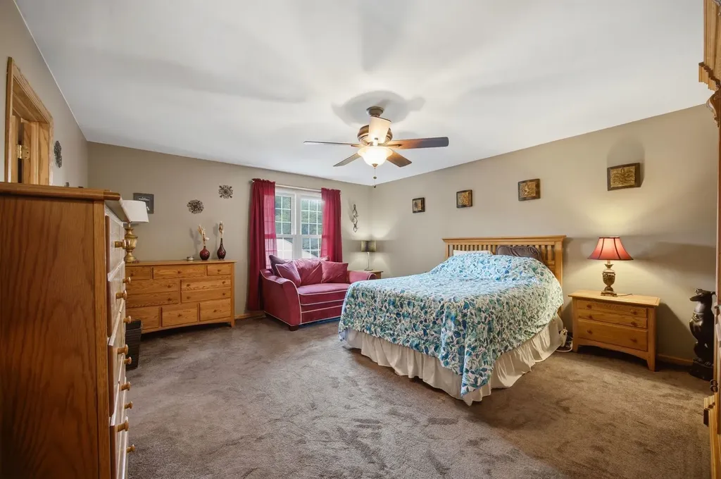 702 Hickory Lane Carol Stream IL 60188