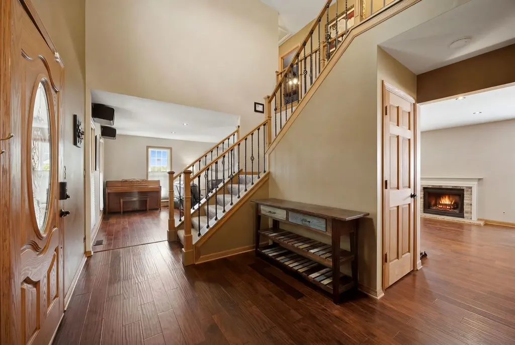 702 Hickory Lane Carol Stream IL 60188