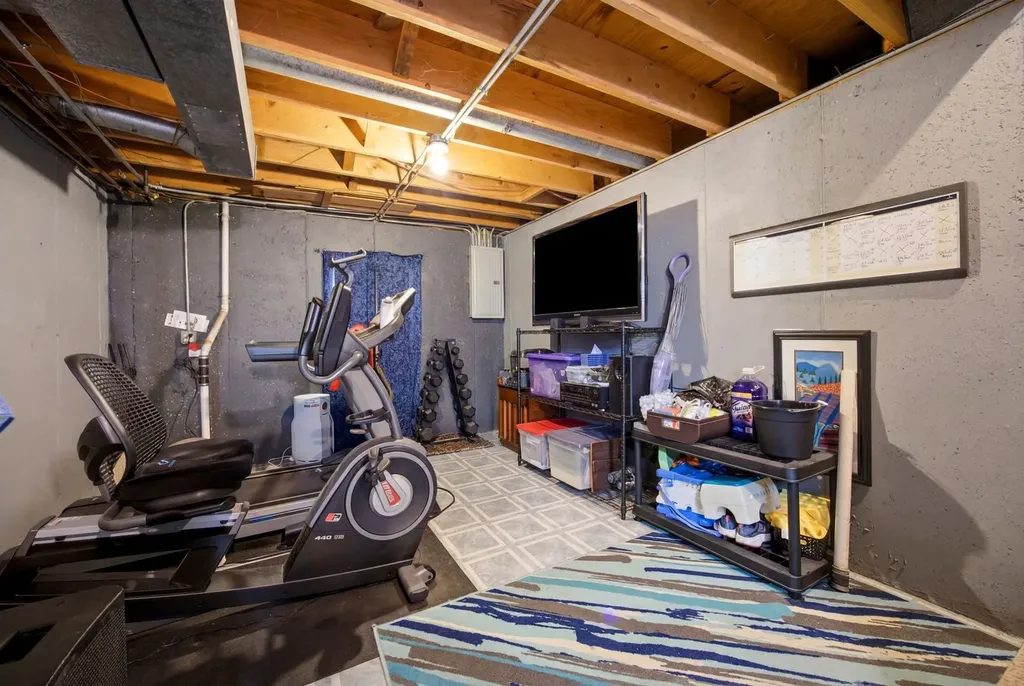 702 Hickory Lane Carol Stream IL 60188