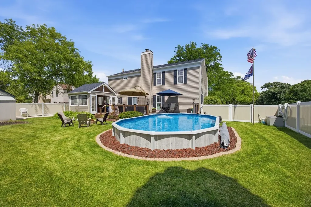 702 Hickory Lane Carol Stream IL 60188