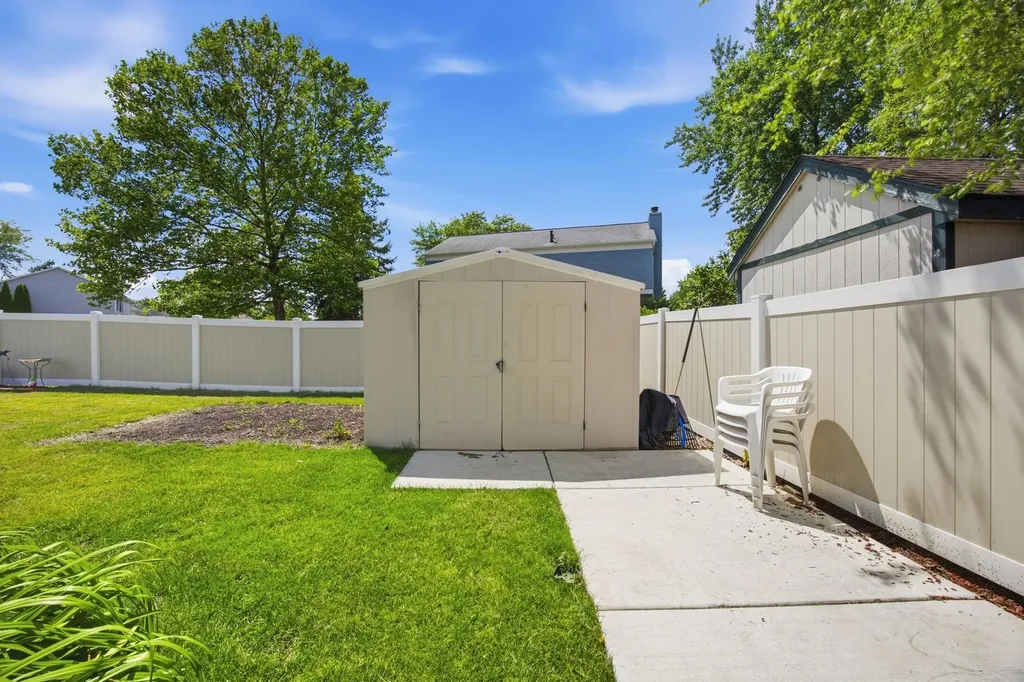 702 Hickory Lane Carol Stream IL 60188