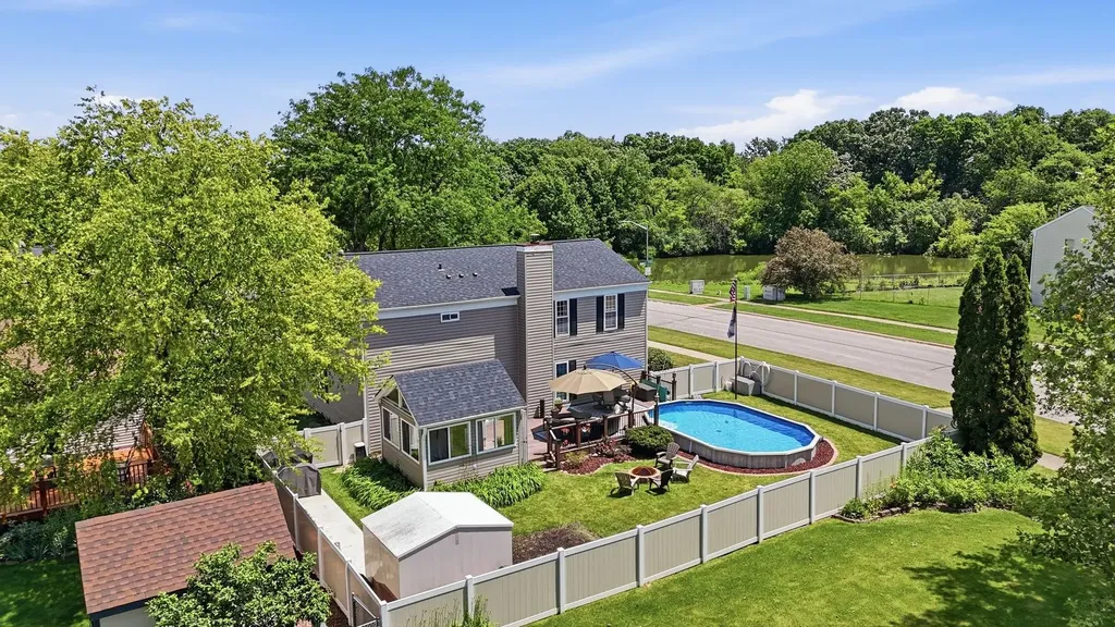 702 Hickory Lane Carol Stream IL 60188