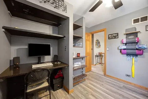 702 Hickory Lane Carol Stream IL 60188