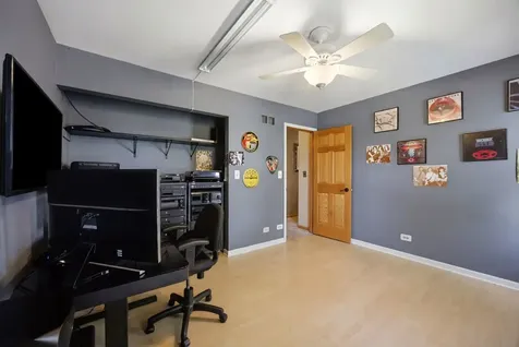 702 Hickory Lane Carol Stream IL 60188